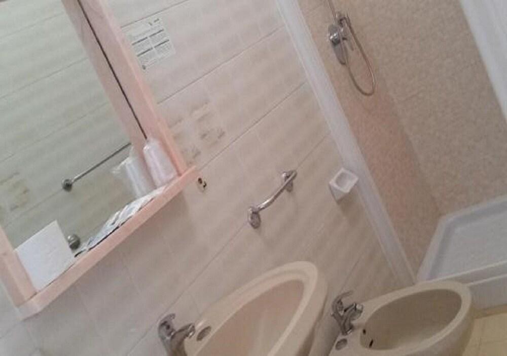 Hotel Continental كاتوليكا المظهر الخارجي الصورة