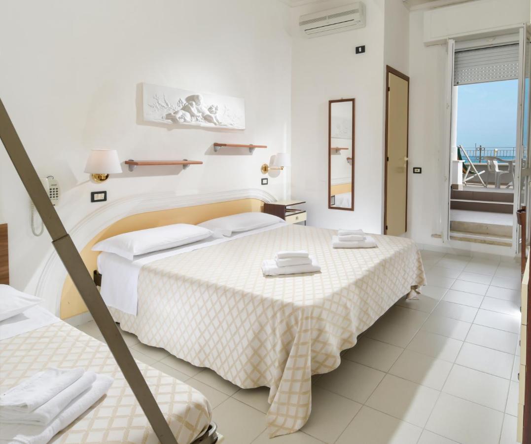 Hotel Continental كاتوليكا المظهر الخارجي الصورة