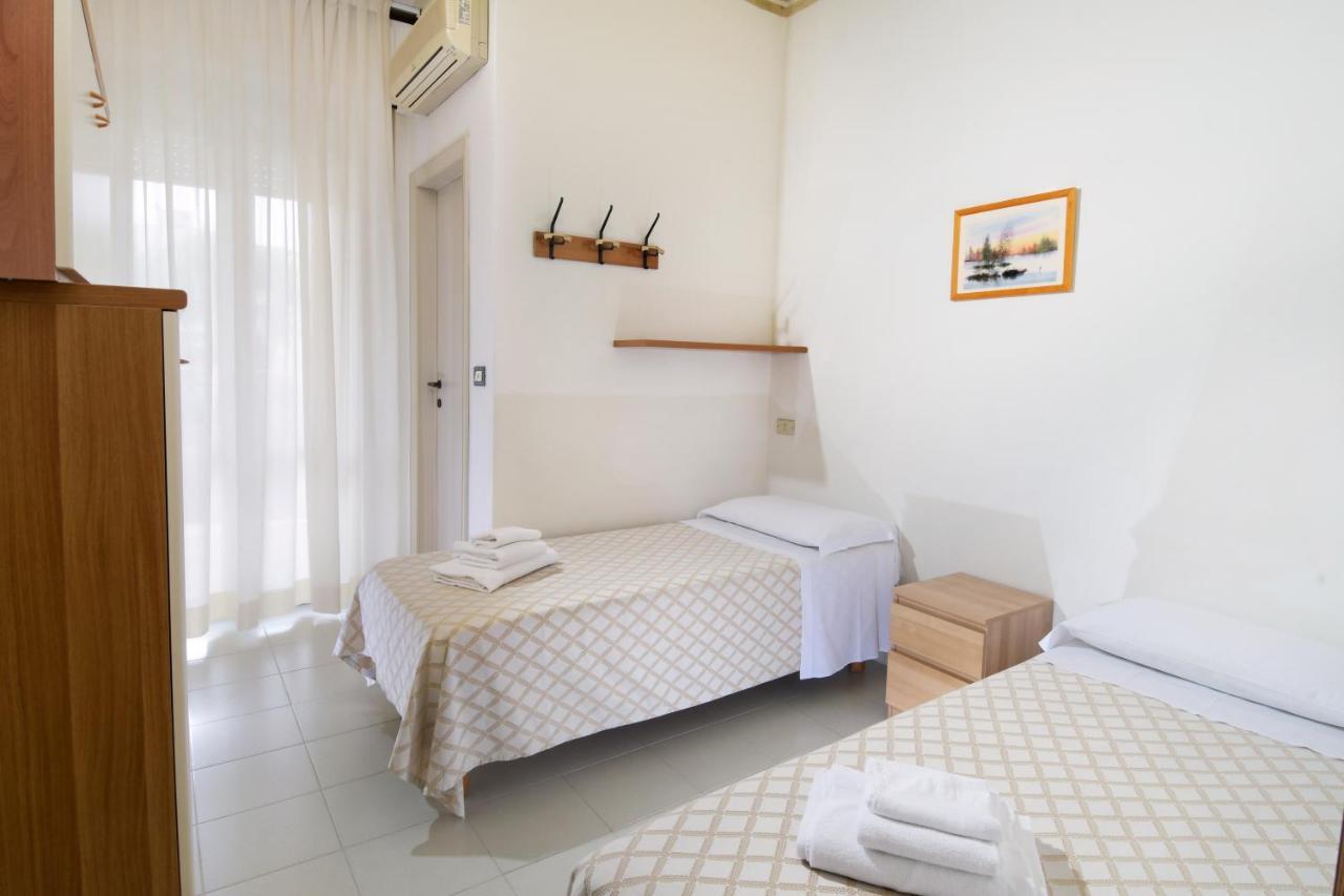 Hotel Continental كاتوليكا المظهر الخارجي الصورة
