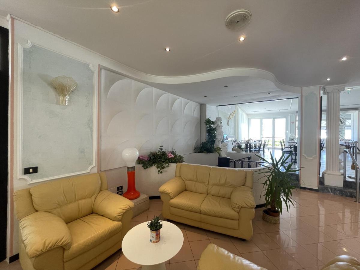 Hotel Continental كاتوليكا المظهر الخارجي الصورة