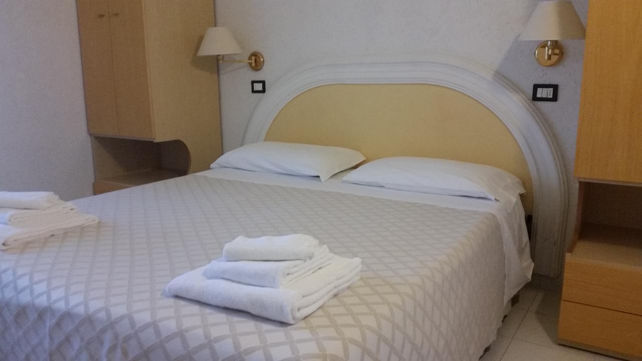 Hotel Continental كاتوليكا المظهر الخارجي الصورة