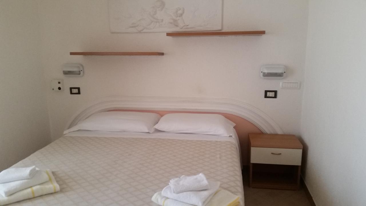 Hotel Continental كاتوليكا المظهر الخارجي الصورة