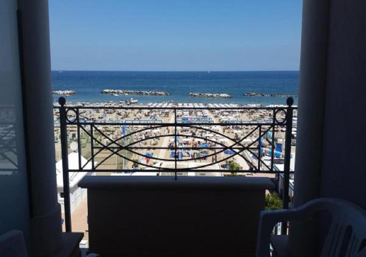 Hotel Continental كاتوليكا المظهر الخارجي الصورة
