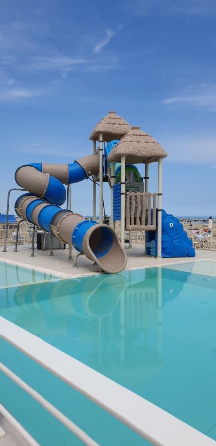 Hotel Continental كاتوليكا المظهر الخارجي الصورة